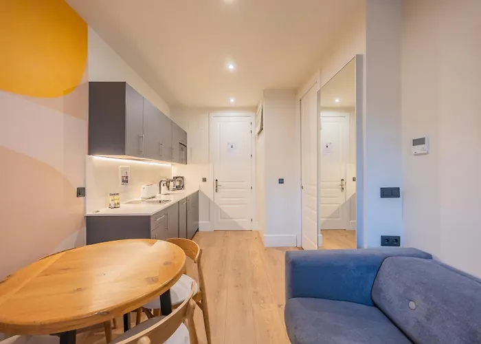 Riverside By Staynn Bilbau